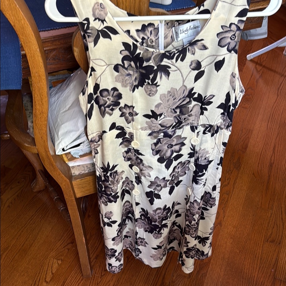 Women’s Small Floral Sleeveless Boho Romper- Black and Cream, looks like skirt.